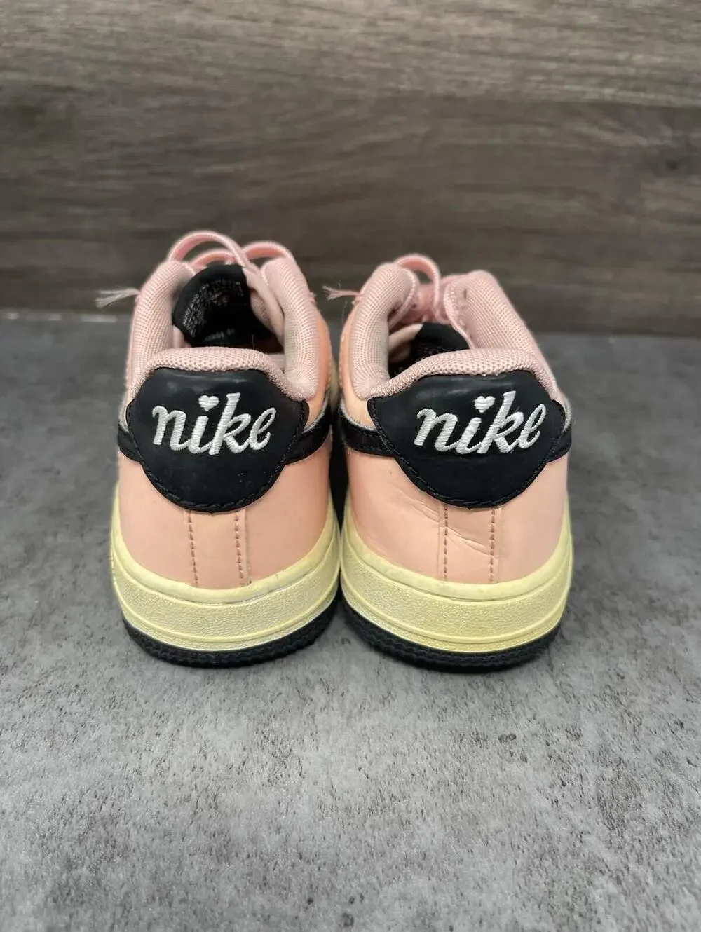 Nike Air Force 1 Low Valentines Day Sneakers Kids Size 1 GS Pink Sneakers - Picture 6 of 10